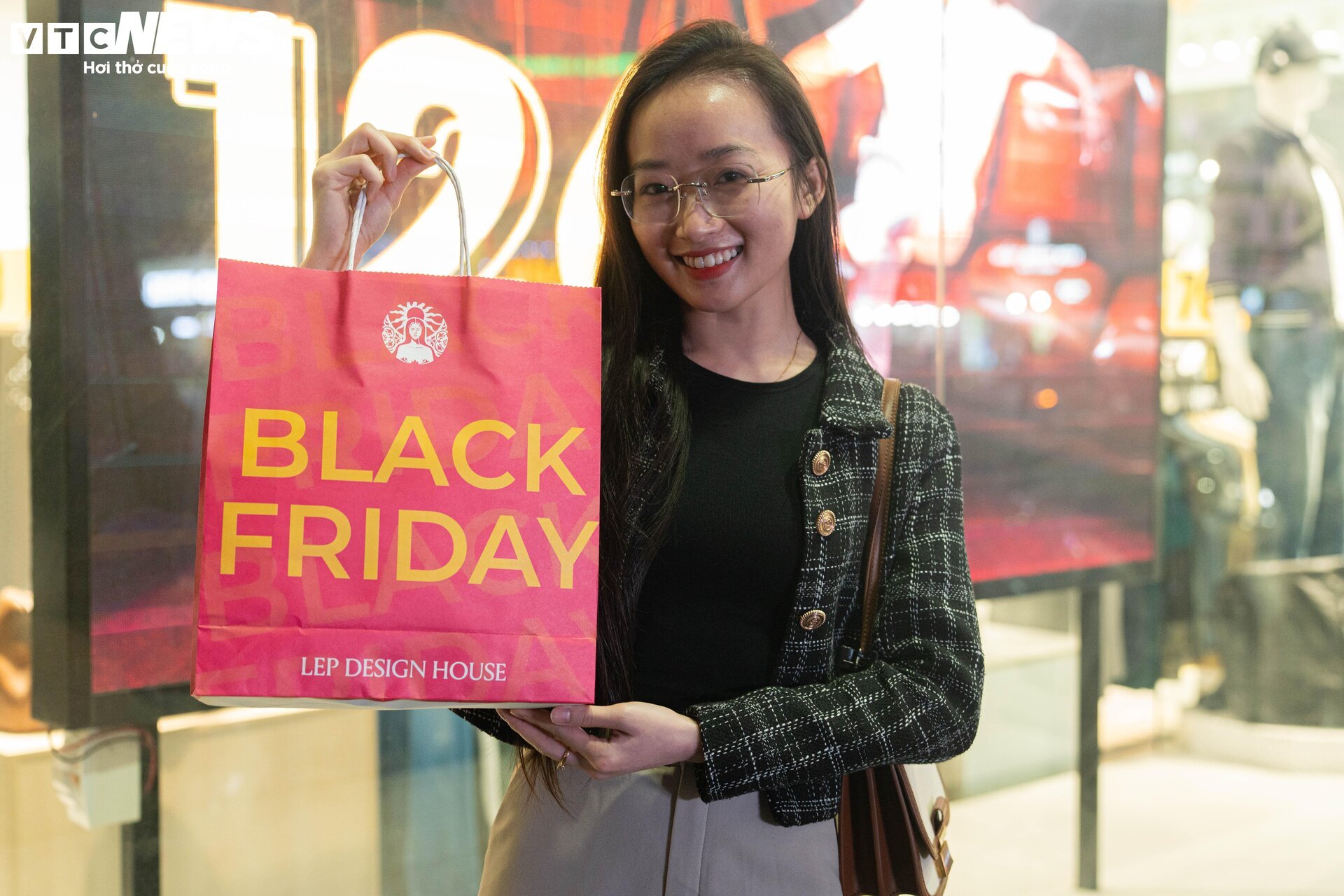 Sợ cảnh chen lấn, xếp hàng, nhiều người săn sale Black Friday giữa đêm - Ảnh 17.