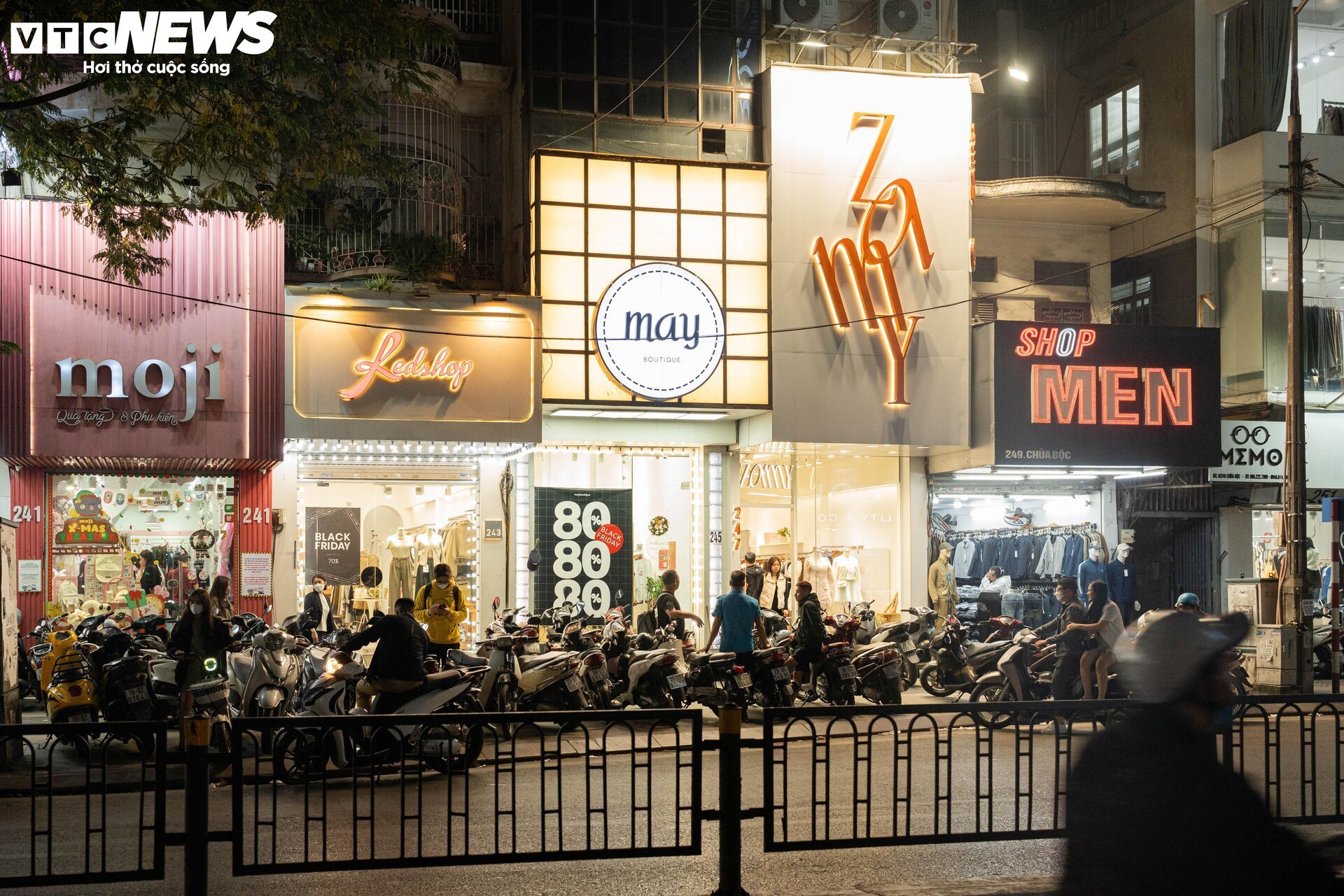 Sợ cảnh chen lấn, xếp hàng, nhiều người săn sale Black Friday giữa đêm - Ảnh 19.