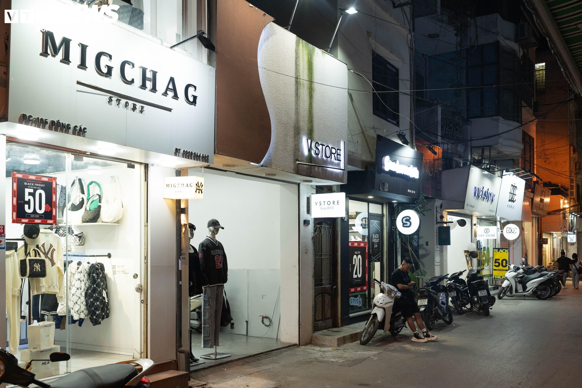 Sợ cảnh chen lấn, xếp hàng, nhiều người săn sale Black Friday giữa đêm - Ảnh 24.