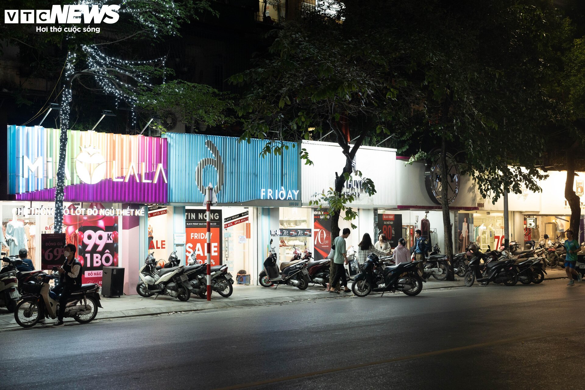 Sợ cảnh chen lấn, xếp hàng, nhiều người săn sale Black Friday giữa đêm - Ảnh 20.