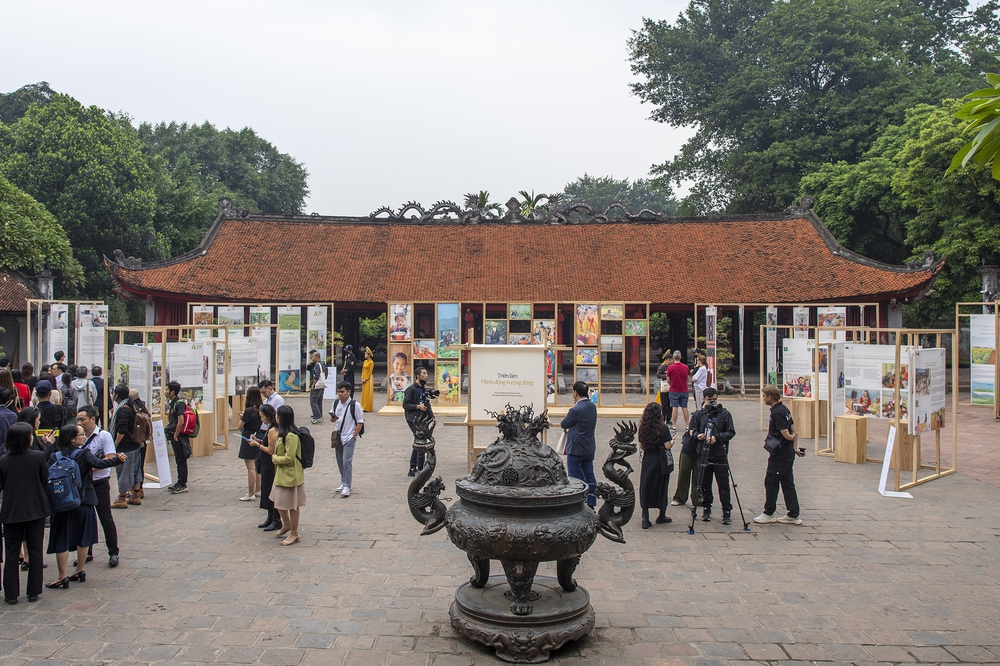 Ngắm các tác phẩm trưng bày tại Triển lãm Hành động vì cộng đồng - sự kiện đặc biệt, lần đầu tiên ở Việt Nam - Ảnh 1.