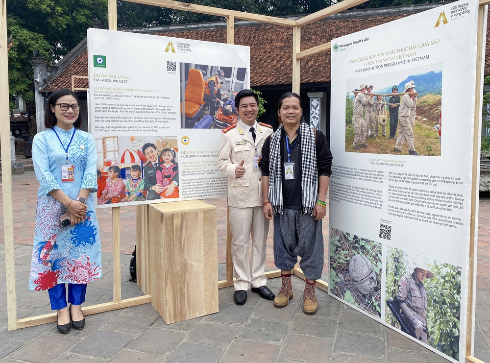 Ngắm các tác phẩm trưng bày tại Triển lãm Hành động vì cộng đồng - sự kiện đặc biệt, lần đầu tiên ở Việt Nam - Ảnh 13.