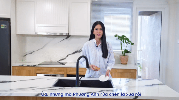 Á hậu Phương Anh khoe căn bếp trong penthouse bạc tỷ: Phong cách Parisian tối giản tinh tế, có 1 món đồ giúp gìn giữ hạnh phúc gia đình - Ảnh 4. Á hậu Phương Anh khoe căn bếp trong penthouse bạc tỷ: Phong cách Parisian tối giản tinh tế, có 1 món đồ giúp gìn giữ hạnh phúc gia đình - Ảnh 4.