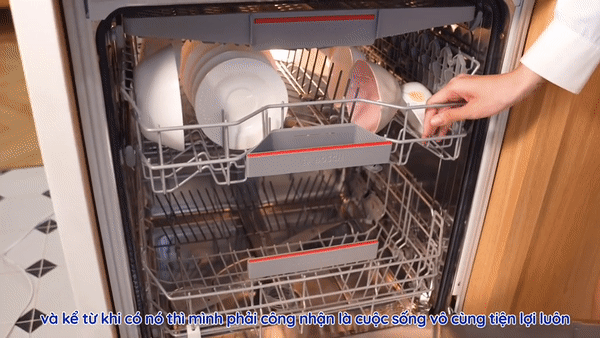 Á hậu Phương Anh khoe căn bếp trong penthouse bạc tỷ: Phong cách Parisian tối giản tinh tế, có 1 món đồ giúp gìn giữ hạnh phúc gia đình - Ảnh 7. Á hậu Phương Anh khoe căn bếp trong penthouse bạc tỷ: Phong cách Parisian tối giản tinh tế, có 1 món đồ giúp gìn giữ hạnh phúc gia đình - Ảnh 7.
