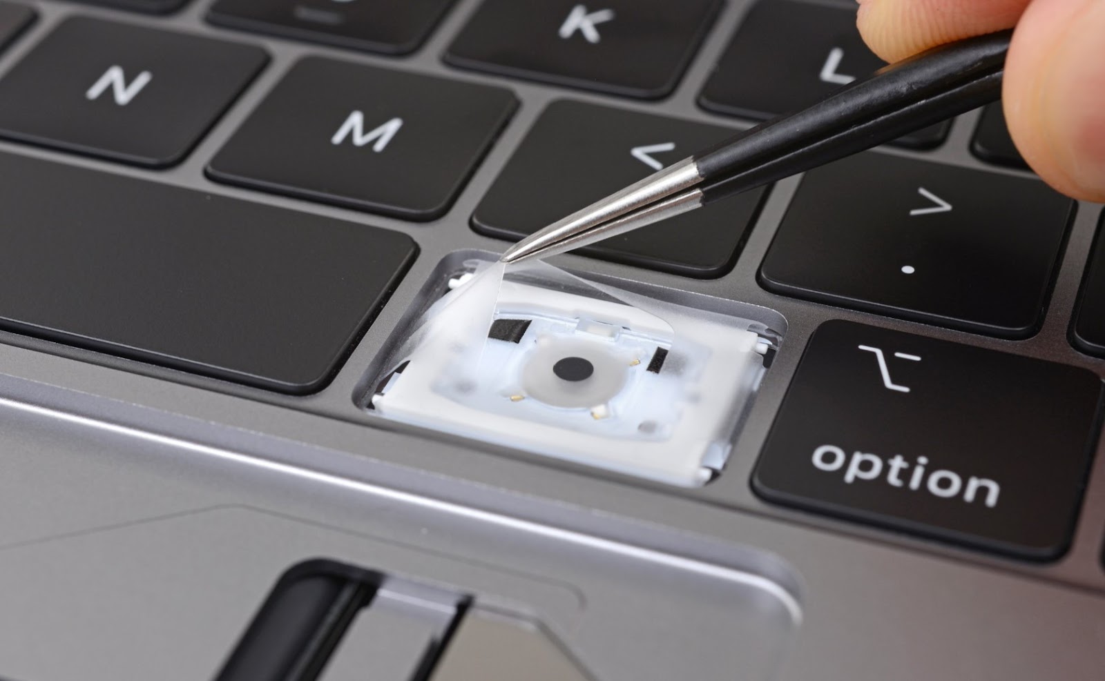 Apple và những lần thiết kế sản phẩm sai lầm nhưng lẳng lặng bỏ qua - Ảnh 2.