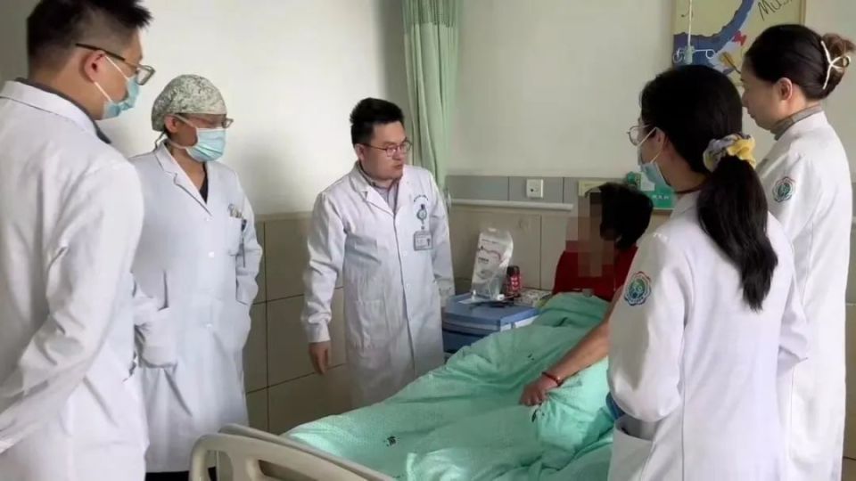 4 người trong một gia đình được phát hiện "mắc cùng loại ung thư" chỉ trong 6 năm, người trẻ nhất mới 16 tuổi- Ảnh 2. 4 người trong một gia đình được phát hiện "mắc cùng loại ung thư" chỉ trong 6 năm, người trẻ nhất mới 16 tuổi- Ảnh 2.