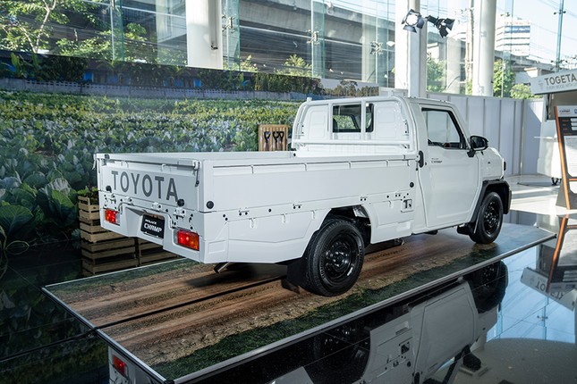 Bán tải Toyota Hilux Champ có giá từ 13.000 USD - Ảnh 2.