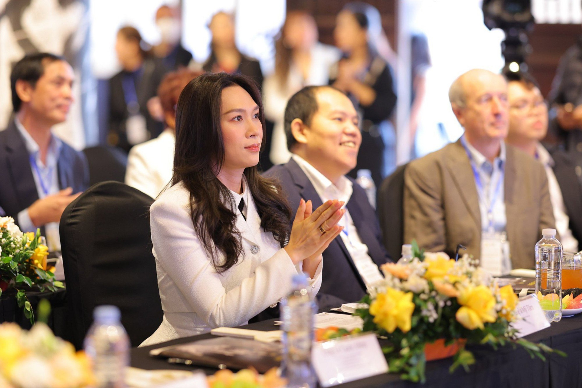 Giới trẻ hào hứng check - in với các tác phẩm trưng bày tại Triển lãm Hành động vì cộng đồng - Human Act Prize năm 2023  - Ảnh 9.