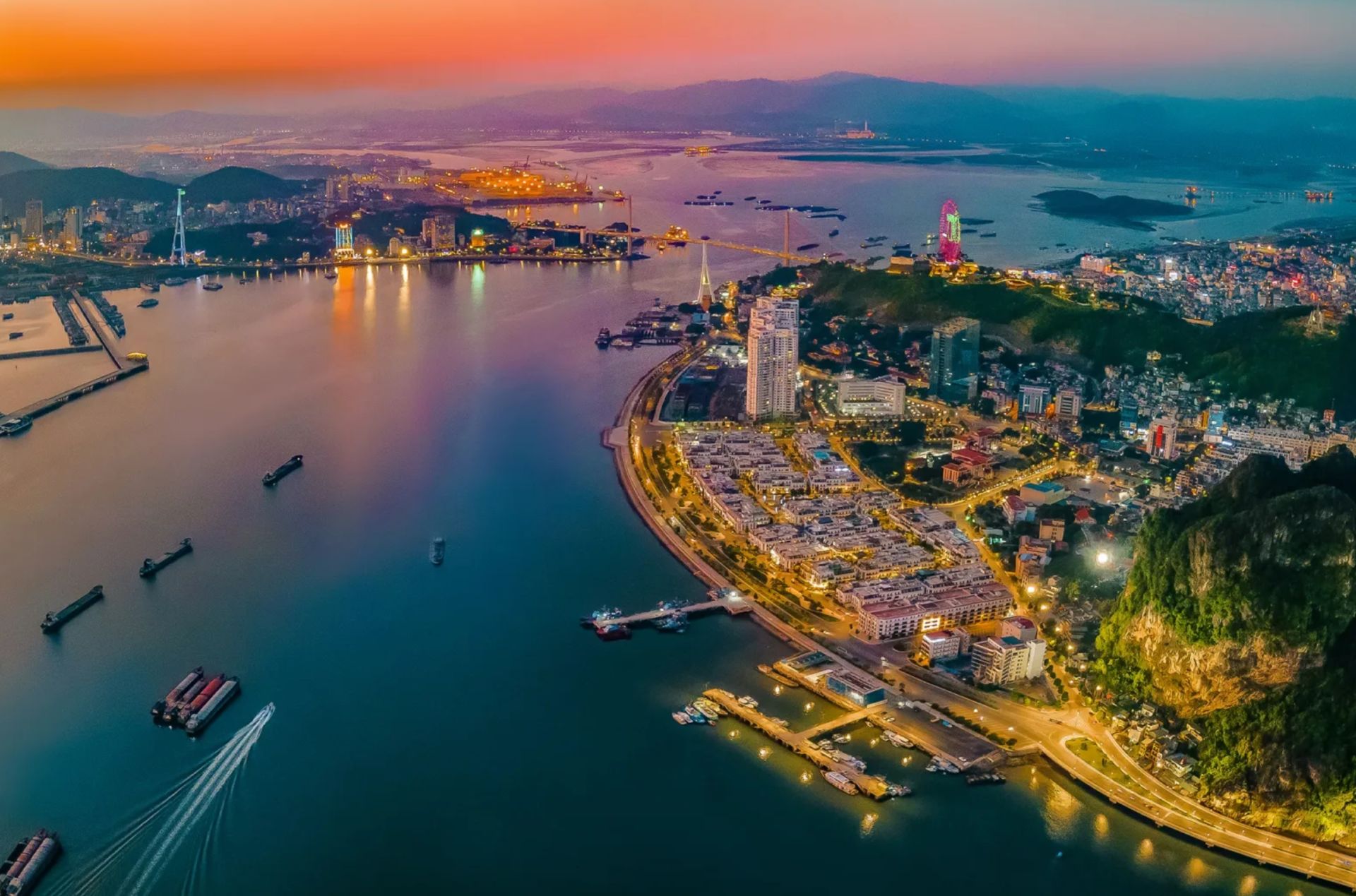 Lĩnh vực kinh tế các nhà đầu tư ngoại cực yêu thích tại Việt Nam, một ngành chiếm đến 73% vốn- Ảnh 2. Lĩnh vực kinh tế các nhà đầu tư ngoại cực yêu thích tại Việt Nam, một ngành chiếm đến 73% vốn- Ảnh 2.