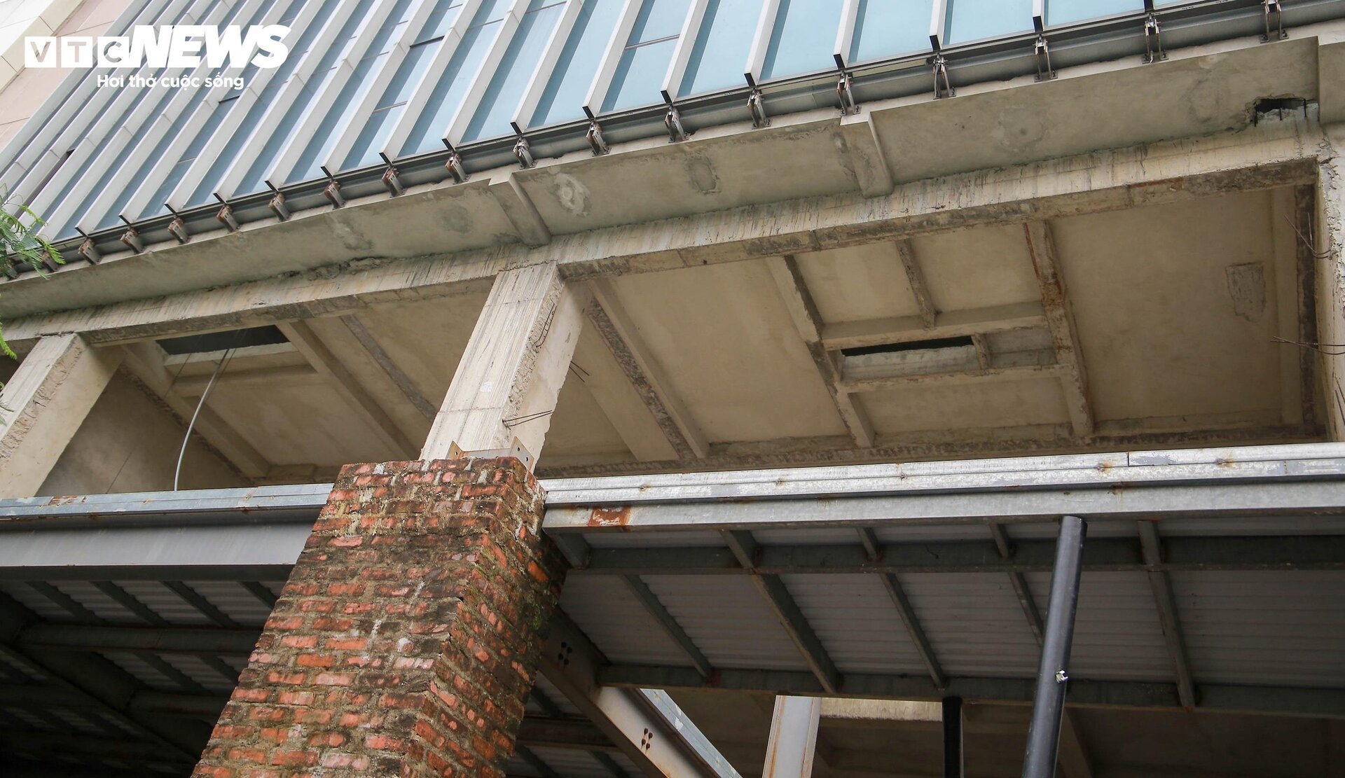 Cận cảnh dự án bệnh viện quốc tế 400 tỷ xây dựng 'rùa bò' trên đất vàng xứ Huế - Ảnh 10.