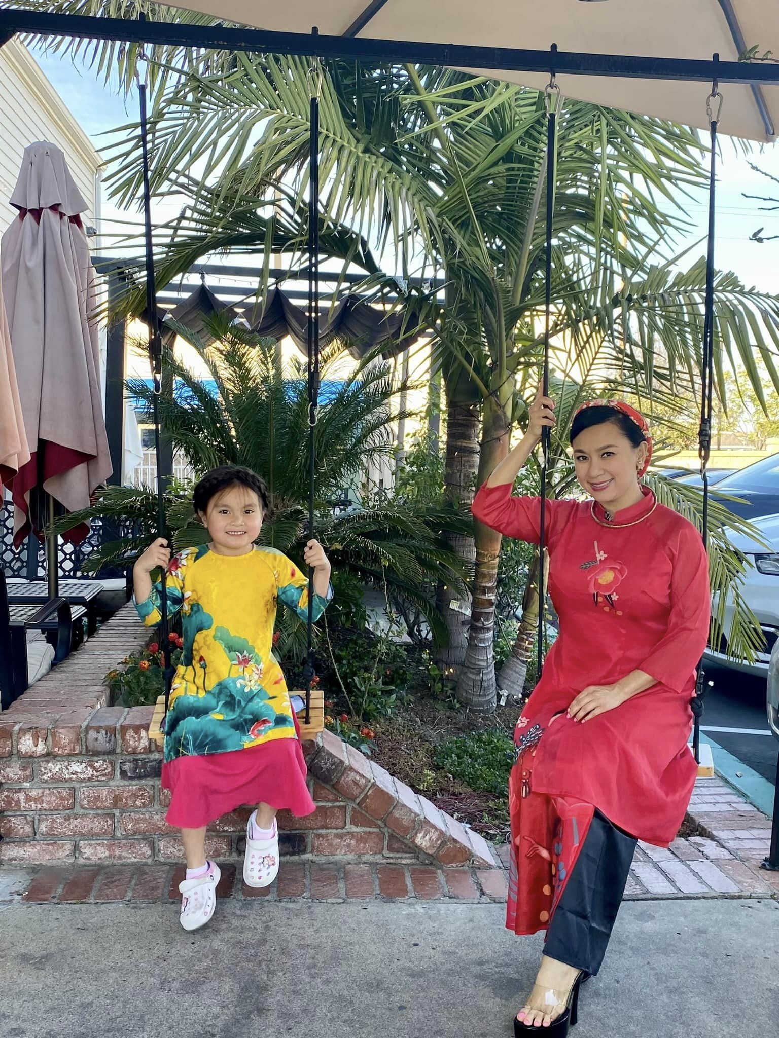 Màn ảnh Việt thập niên 90 từng có 1 "biểu tượng gợi cảm" cực nóng bỏng, giờ gần 50 tuổi vẫn vô cùng quyến rũ- Ảnh 13. Màn ảnh Việt thập niên 90 từng có 1 "biểu tượng gợi cảm" cực nóng bỏng, giờ gần 50 tuổi vẫn vô cùng quyến rũ- Ảnh 13.