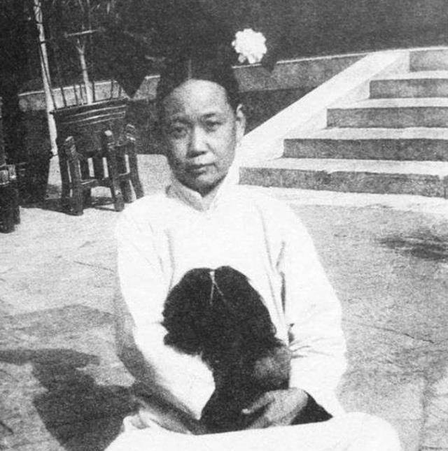 Sướng như chó cưng của Từ Hi Thái hậu: Được cung phụng như "Tiểu a ca", đi tàu hỏa có hẳn toa riêng- Ảnh 2.