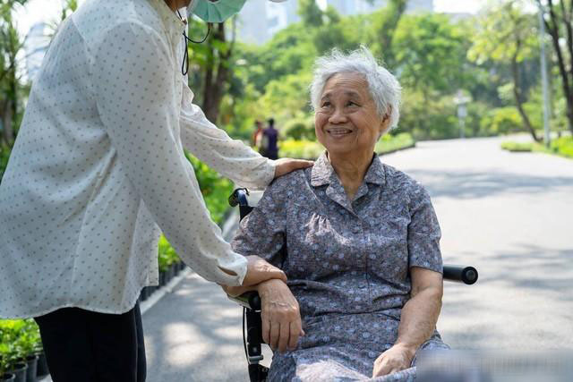 Cụ bà U70 lộ tiền dưỡng già 6 tỷ đồng, ai ngờ “họa từ miệng mà ra”: Cuối cùng đưa “cú chốt” bất ngờ- Ảnh 1. Cụ bà U70 lộ tiền dưỡng già 6 tỷ đồng, ai ngờ “họa từ miệng mà ra”: Cuối cùng đưa “cú chốt” bất ngờ- Ảnh 1.