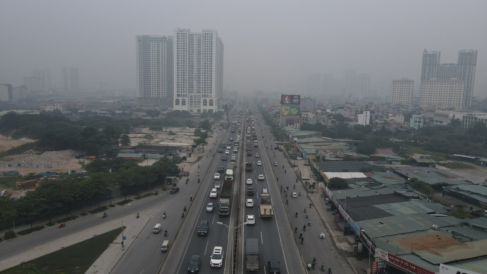 Hà Nội trong ngày không khí tệ thứ 3 toàn cầu: Người dân khó thở, nhức mắt khi ra đường - Ảnh 4.