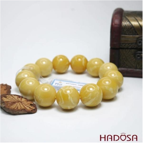 Top 5 mẫu vòng hổ phách mà bạn không thể bỏ qua - Ảnh 3. Top 5 mẫu vòng hổ phách mà bạn không thể bỏ qua - Ảnh 3.