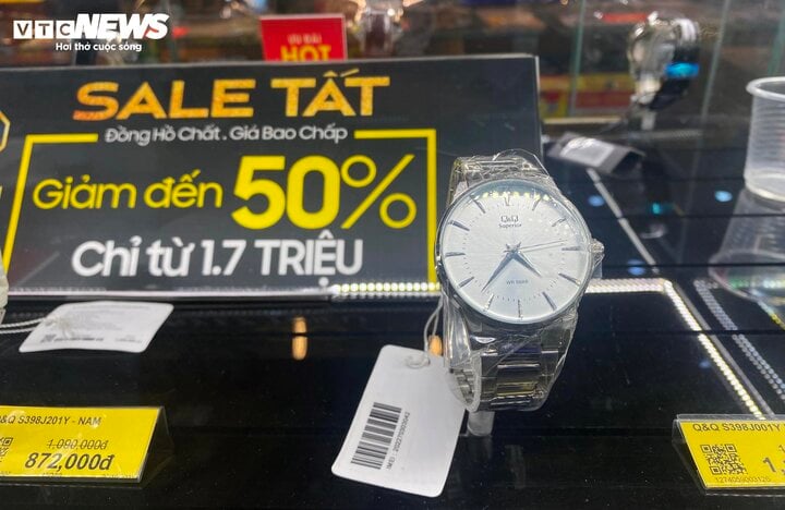 Siêu thị điện máy giảm 90% giá, đồng hồ đeo tay chỉ còn hơn 100.000 đồng - Ảnh 2.
