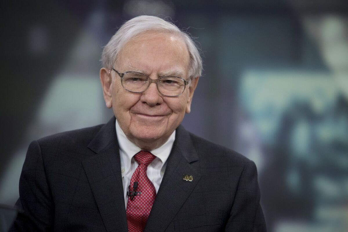 'Người thành công luôn có lối đi riêng': Warren Buffett đang đổ cả chục tỷ USD vào một cổ phiếu, bất chấp Phố Wall 'quay lưng' và đưa ra dự báo xấu - Ảnh 1.