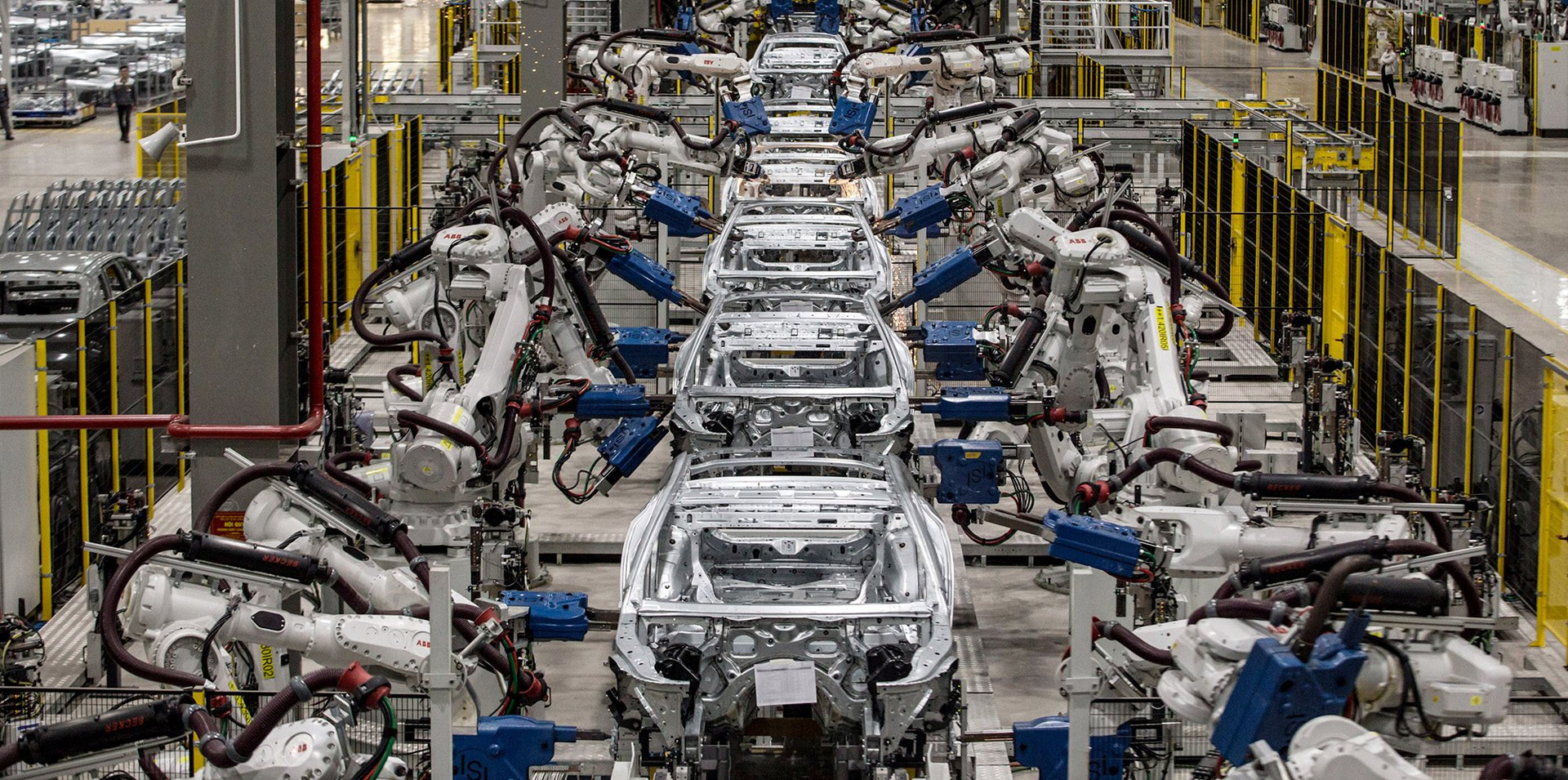 Toyota thừa nhận: Không phải cứ sản xuất được ô tô là làm được xe điện, bí quyết 50 năm bị thách thức bởi triết lý sản xuất xe như ‘làm iPhone’ của Elon Musk - Ảnh 3.