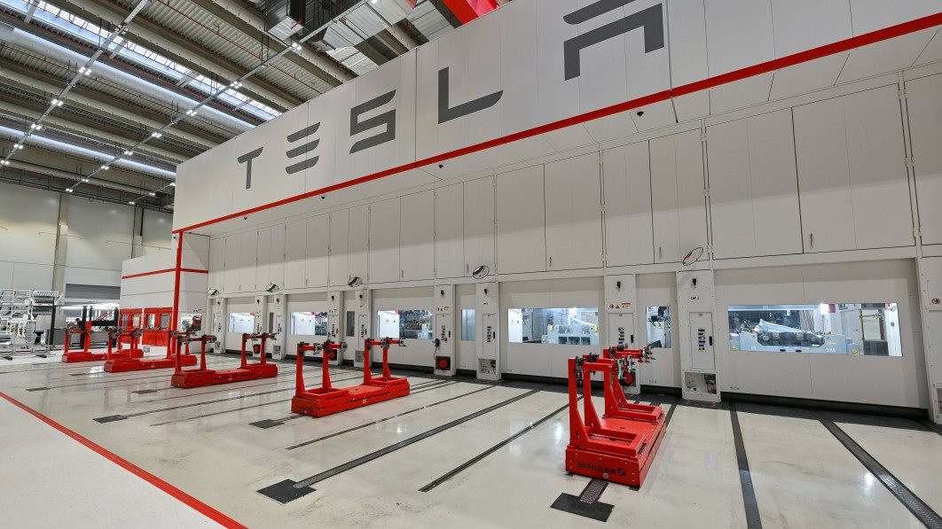 Toyota thừa nhận: Không phải cứ sản xuất được ô tô là làm được xe điện, bí quyết 50 năm bị thách thức bởi triết lý sản xuất xe như ‘làm iPhone’ của Elon Musk - Ảnh 4.