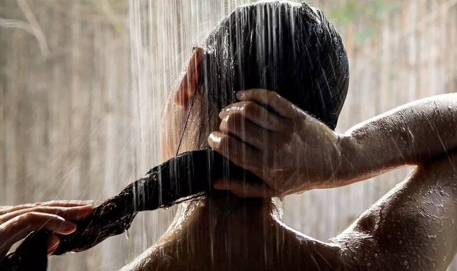 "Tôi là bác sĩ, đây là cách tôi tắm để khỏe mạnh và trông trẻ hơn tuổi thực!" - Ảnh 1. "Tôi là bác sĩ, đây là cách tôi tắm để khỏe mạnh và trông trẻ hơn tuổi thực!" - Ảnh 1.