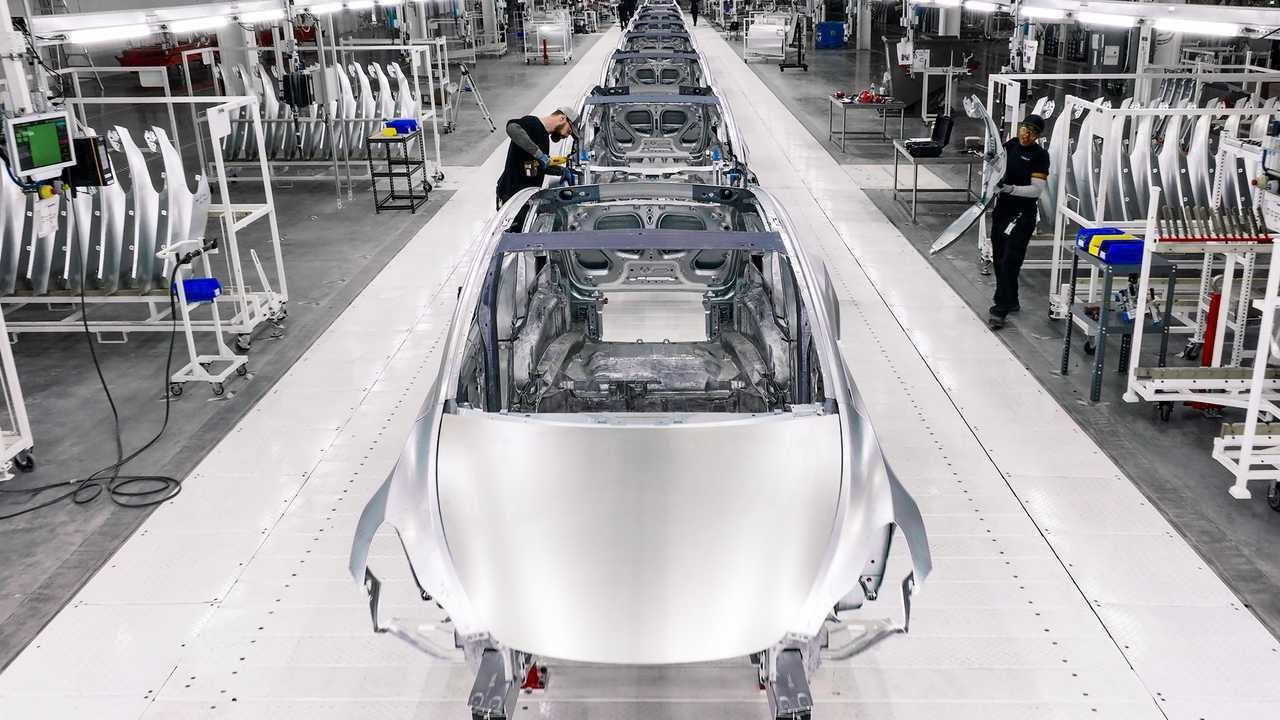 Toyota thừa nhận: Không phải cứ sản xuất được ô tô là làm được xe điện, bí quyết 50 năm bị thách thức bởi triết lý sản xuất xe như ‘làm iPhone’ của Elon Musk - Ảnh 6.