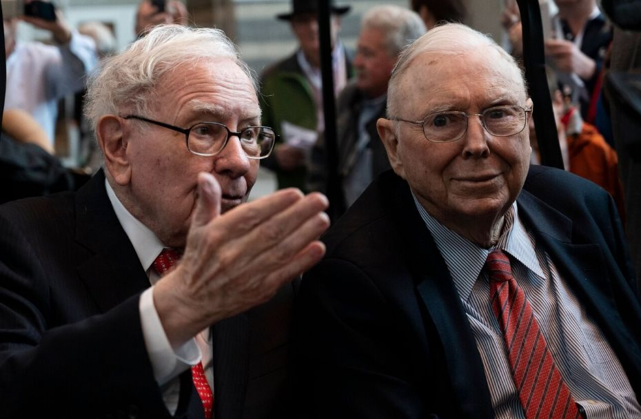 Núi tiền mặt “kỷ lục” của Warren Buffett có thực sự là bước đi chuẩn bị cho suy thoái?: Thị trường có lẽ đã “lo xa” vì chính huyền thoại cũng không biết trước tương lai - Ảnh 2.