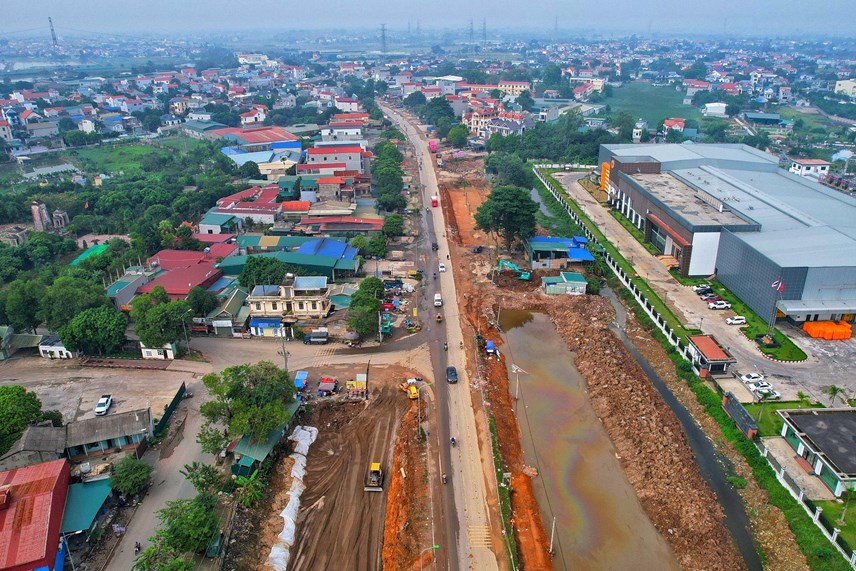 Hà Nội: Sau gần 1 năm thi công dự án nâng cấp, mở rộng Quốc lộ 6 giờ thế nào? - Ảnh 11.