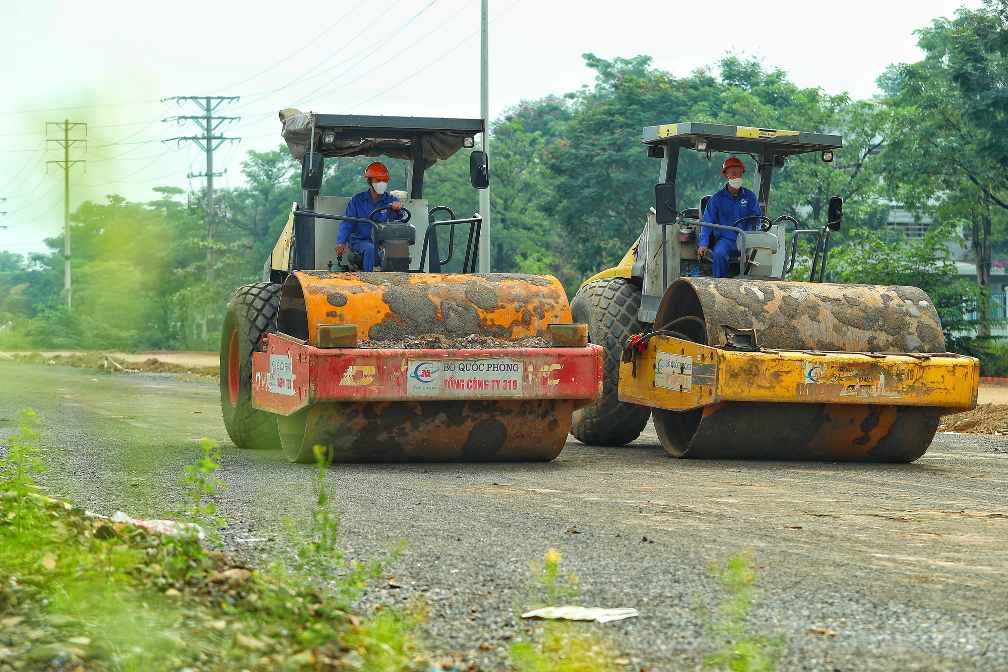 Hà Nội: Sau gần 1 năm thi công dự án nâng cấp, mở rộng Quốc lộ 6 giờ thế nào? - Ảnh 6.