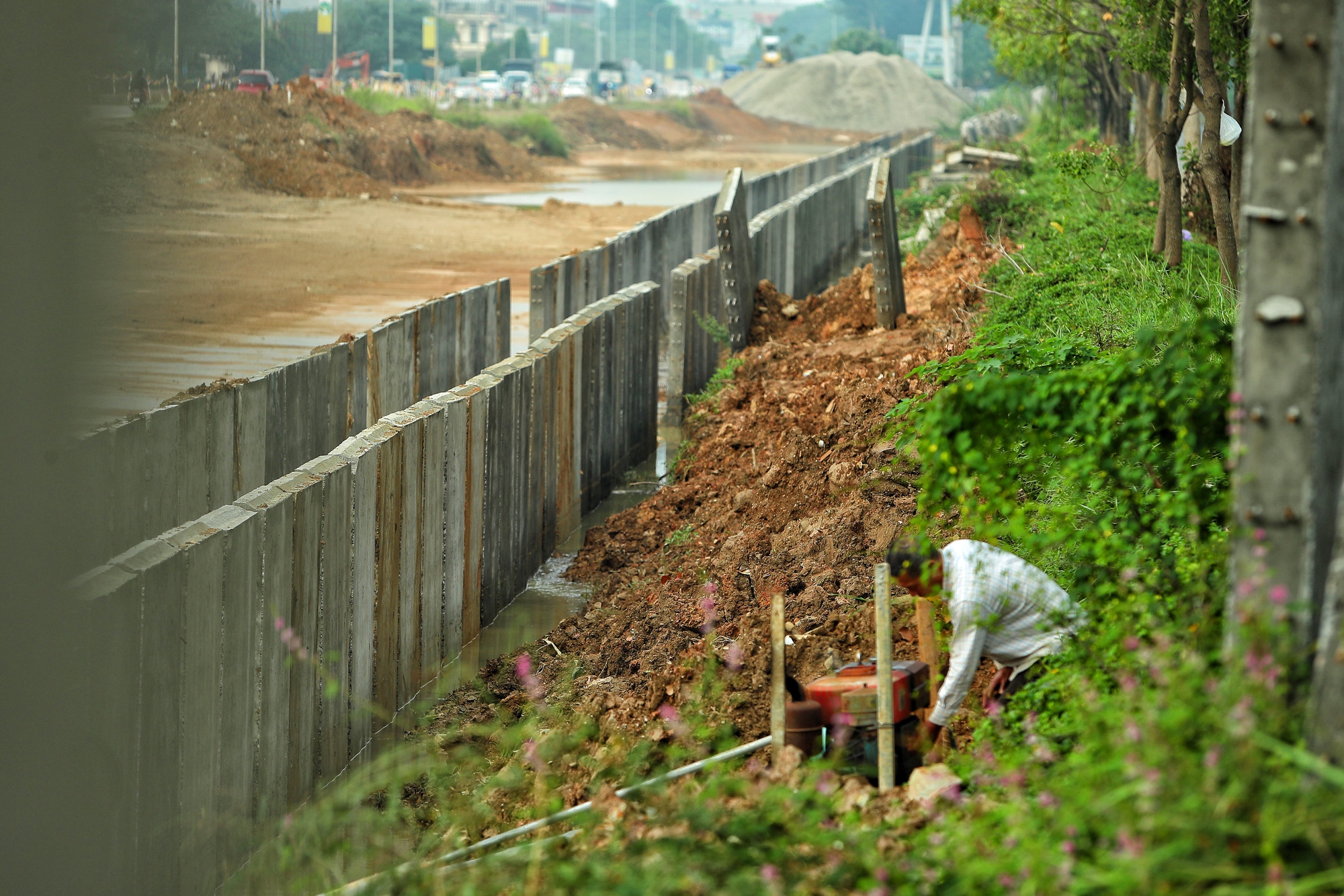 Hà Nội: Sau gần 1 năm thi công dự án nâng cấp, mở rộng Quốc lộ 6 giờ thế nào? - Ảnh 7.