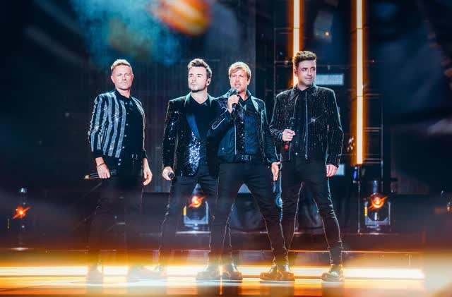 HOT: Thêm một đêm diễn của Westlife tại Việt Nam, fan Việt "hồi máu" chuẩn bị săn vé - Ảnh 1. HOT: Thêm một đêm diễn của Westlife tại Việt Nam, fan Việt "hồi máu" chuẩn bị săn vé - Ảnh 1.