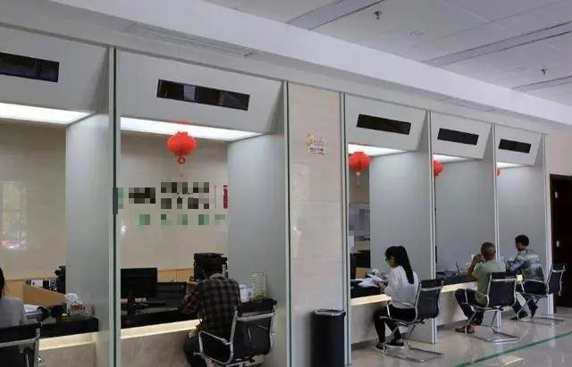 Tìm thấy biên lai gửi tiền của ông nội từ năm 1985 với lãi suất cao khủng 51%, người đàn ông hí hửng ra ngân hàng rút, thì nhận được số tiền gây sốc - Ảnh 3.