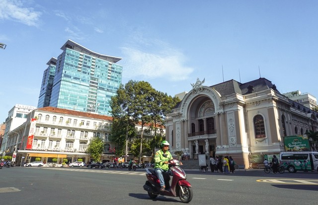 2 tuyến phố Việt có giá thuê đắt đỏ bậc nhất thế giới: Tràn ngập thời trang cao cấp, khách sạn 5 sao… - Ảnh 2.