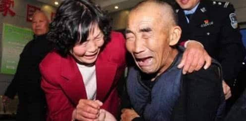 Tìm thấy biên lai gửi tiền của ông nội từ năm 1985 với lãi suất cao khủng 51%, người đàn ông hí hửng ra ngân hàng rút, thì nhận được số tiền gây sốc - Ảnh 1.