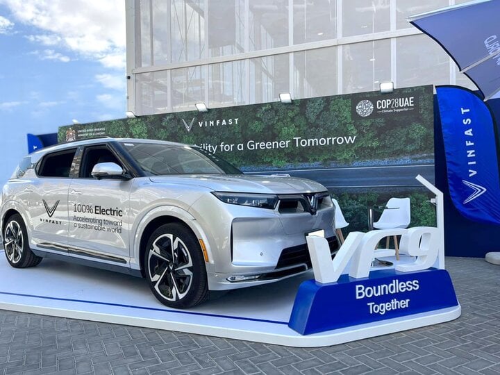VinFast trưng bày mẫu xe VinFast VF 9 tại COP28 - Ảnh 2.