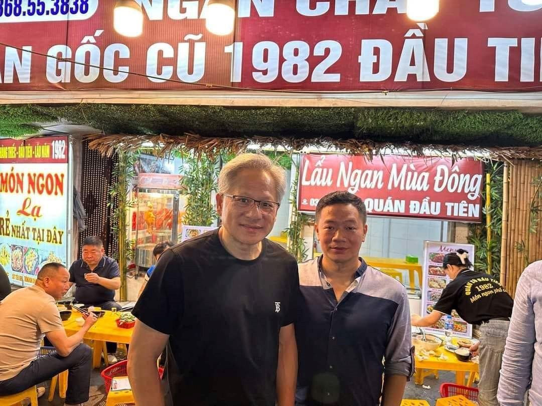CEO VNG cùng CEO Tập đoàn chip hơn 1.000 tỷ USD của Mỹ  đi ăn uống tại quán vỉa hè Hà Nội - Ảnh 2.