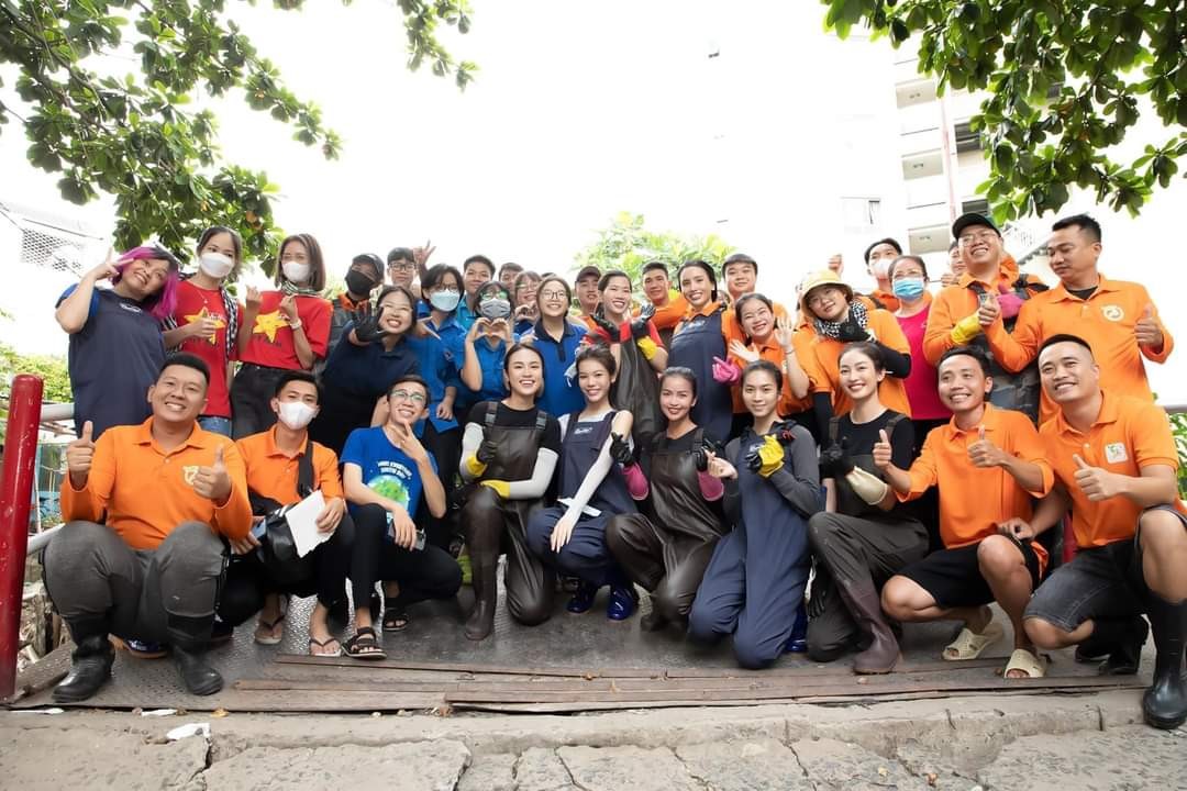 Những bạn trẻ sẵn sàng “ngâm mình” trong dòng nước đen vì một “khát vọng xanh” cho Việt Nam - Ảnh 5.