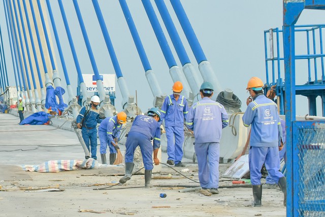 Cây cầu 5.003 tỷ đồng được Thủ tướng thị sát 5 lần sắp về đích: Công trình 'made in Vietnam 100%' - Ảnh 11.