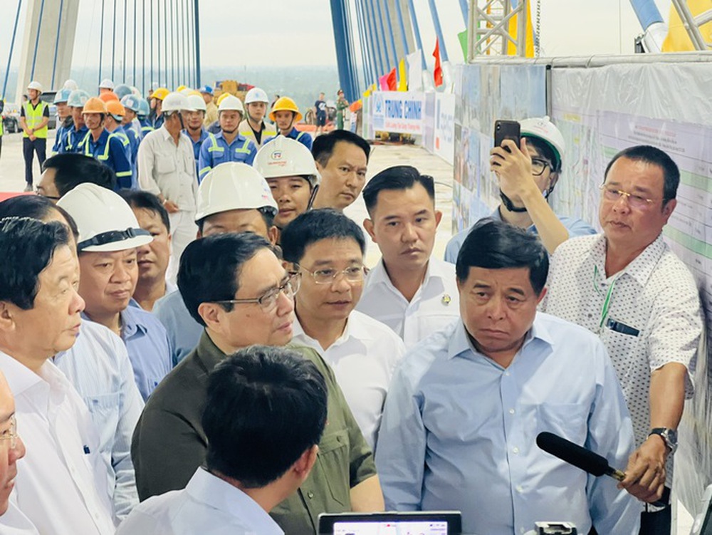 Cây cầu 5.003 tỷ đồng được Thủ tướng thị sát 5 lần sắp về đích: Công trình 'made in Vietnam 100%' - Ảnh 2.