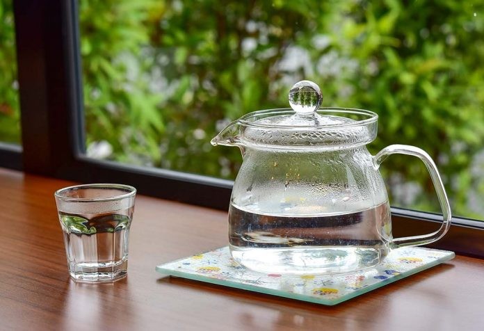 Uống nước ấm mỗi sáng là “tiên dược” cho sức khỏe, nhưng sẽ hóa “độc dược” nếu cứ uống theo 3 kiểu này- Ảnh 1. Uống nước ấm mỗi sáng là “tiên dược” cho sức khỏe, nhưng sẽ hóa “độc dược” nếu cứ uống theo 3 kiểu này- Ảnh 1.