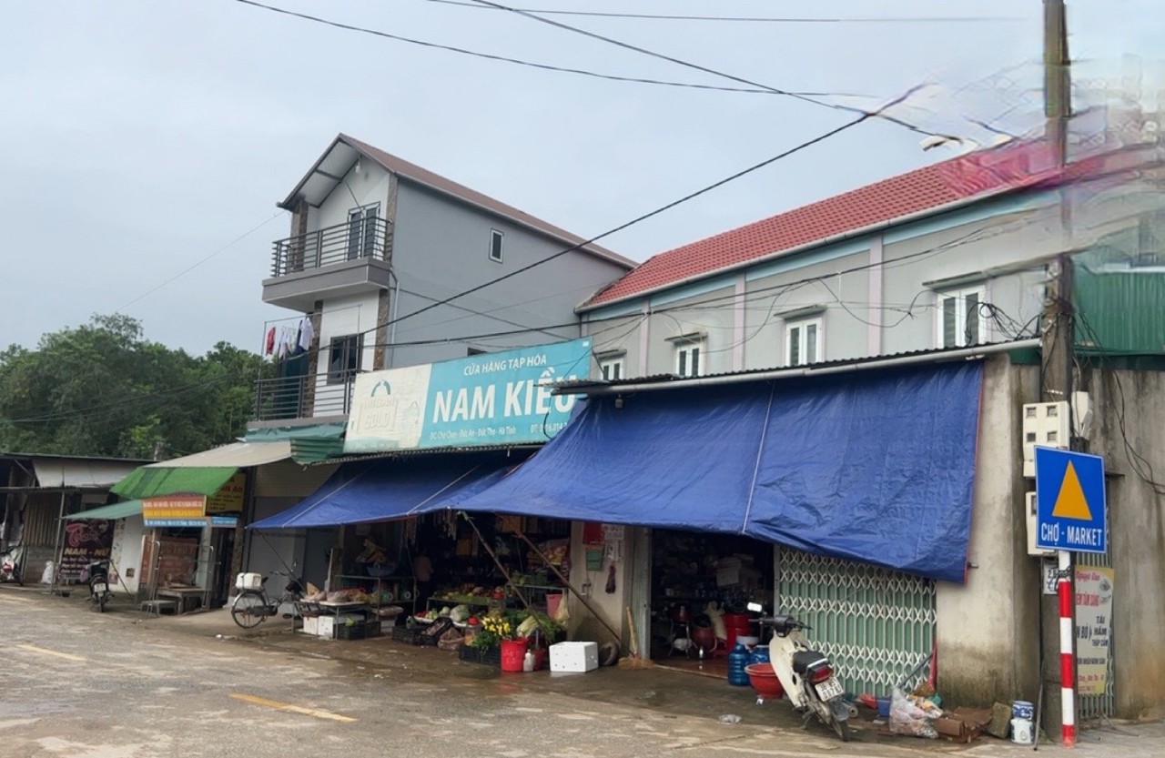 Vụ "phù phép" ki-ốt kinh doanh thành nhà tầng kiên cố: Chính quyền xã thừa nhận bất lực- Ảnh 4.