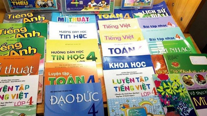 In sách giáo khoa Hòa Phát (HTP) và công ty con bị phạt vì “ém” thông tin trái phiếu - Ảnh 1. In sách giáo khoa Hòa Phát (HTP) và công ty con bị phạt vì “ém” thông tin trái phiếu - Ảnh 1.