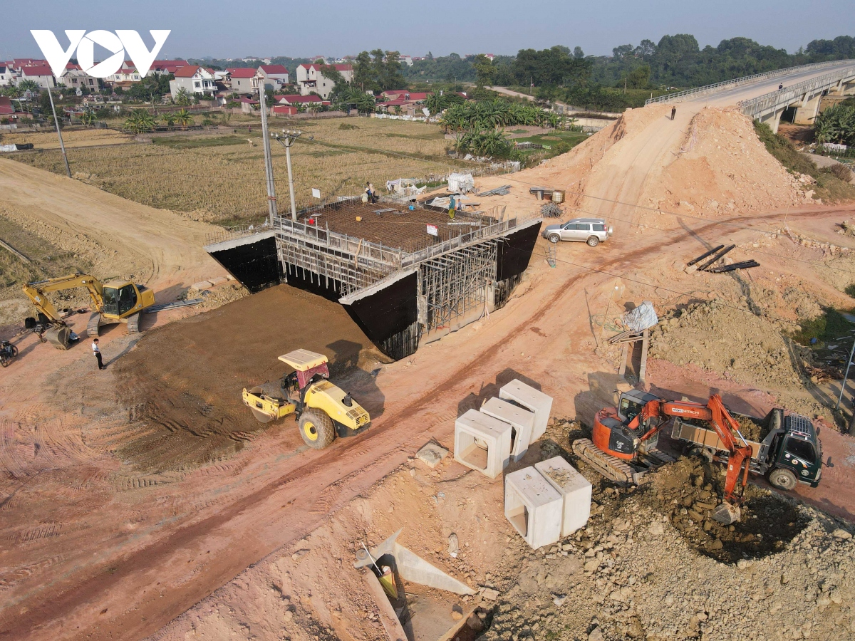 Hiện trạng cây cầu cụt trăm tỷ nối Hà Nội - Bắc Giang sắp được "hồi sinh" - Ảnh 3.