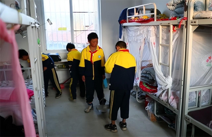 Cậu bé từng khiến vô vàn trái tim rung động bởi mái tóc đóng băng vì đi bộ 5km đến trường trong giá lạnh, hiện ra sao sau 5 năm? - Ảnh 5. Cậu bé từng khiến vô vàn trái tim rung động bởi mái tóc đóng băng vì đi bộ 5km đến trường trong giá lạnh, hiện ra sao sau 5 năm? - Ảnh 5.