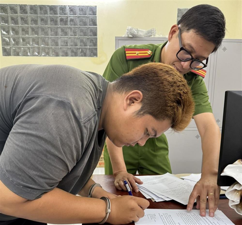 Đường dây "phù phép" gần 4.000 xe máy không giấy tờ để bán khắp cả nước, thu lợi hàng chục tỷ - Ảnh 2.