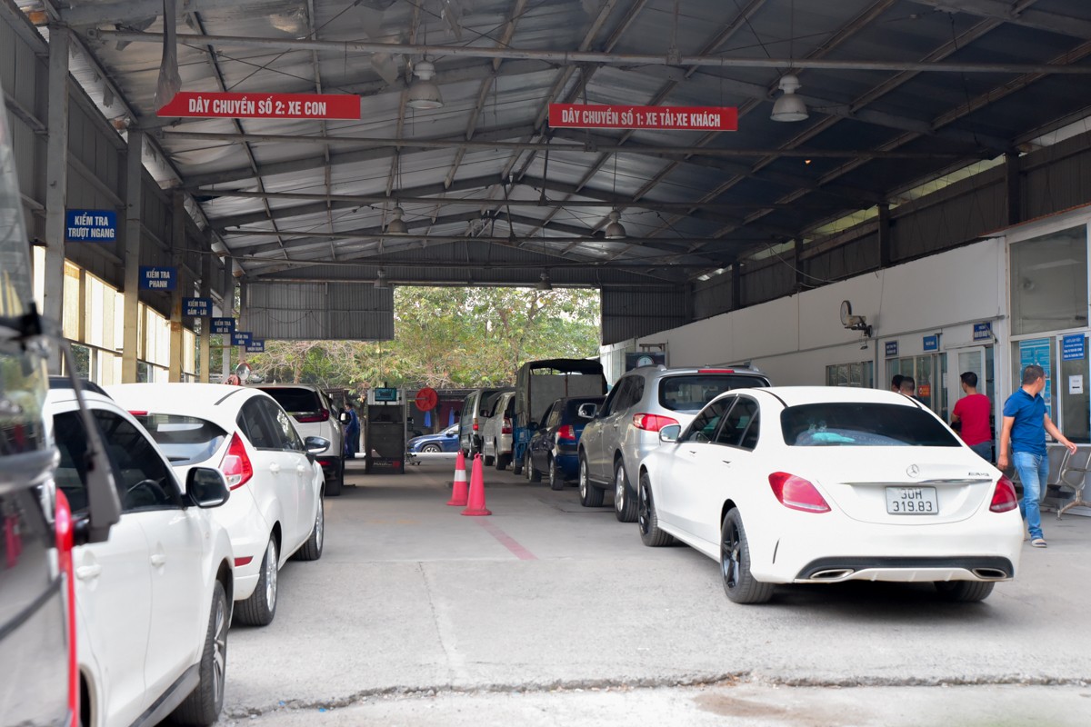 Đăng kiểm ở Hà Nội có quá tải dịp cuối năm? - Ảnh 10. Đăng kiểm ở Hà Nội có quá tải dịp cuối năm? - Ảnh 10.