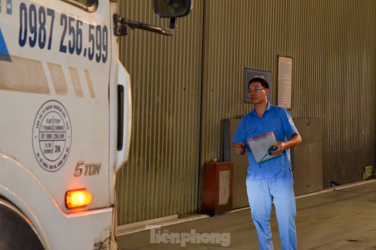 Đăng kiểm ở Hà Nội có quá tải dịp cuối năm? - Ảnh 12. Đăng kiểm ở Hà Nội có quá tải dịp cuối năm? - Ảnh 12.