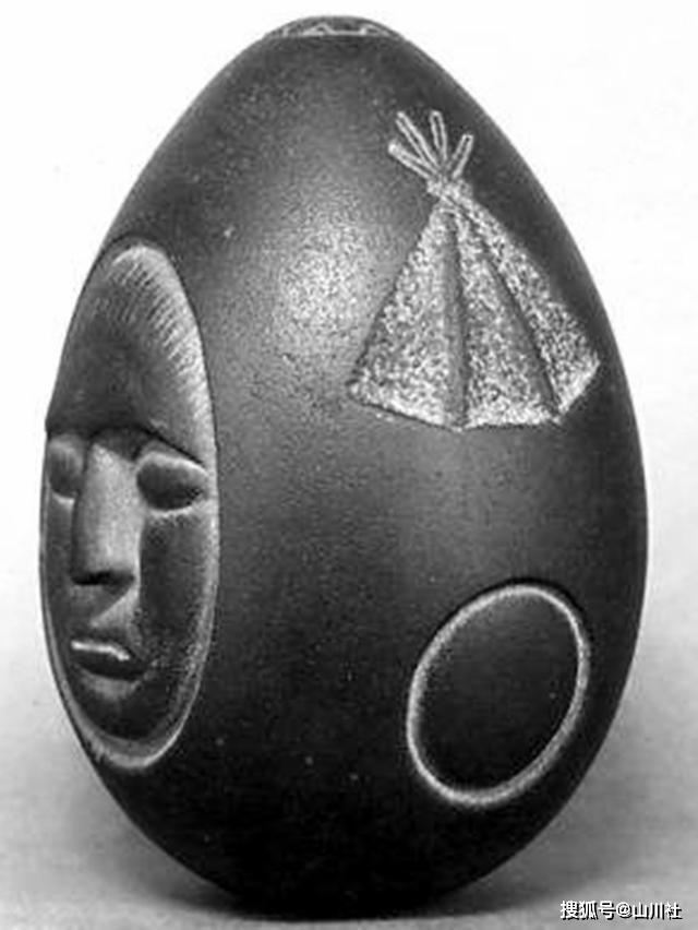 Công nhân nhặt được hòn đá có hoa văn mặt người, chuyên gia: Có thể là mật mã của người ngoài hành tinh - Ảnh 4.