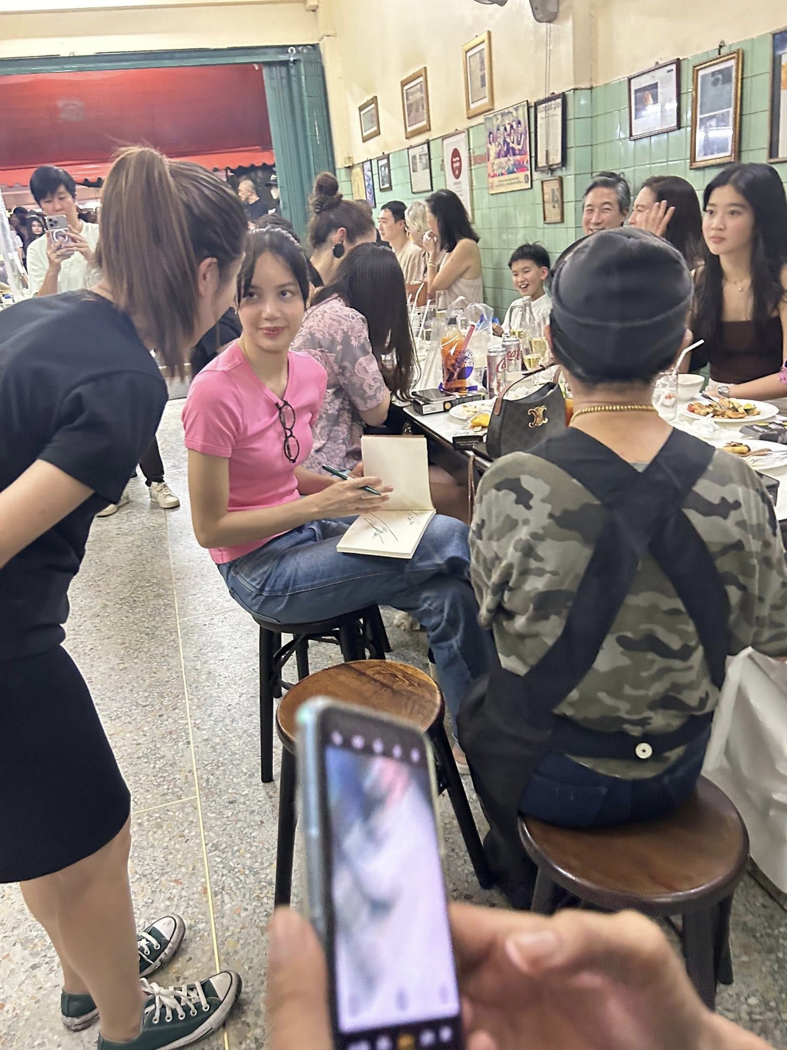 Quán đạt sao Michelin mà Lisa (BLACKPINK) mới ghé từng gây tranh cãi, Jihyo (TWICE) và Khoai Lang Thang nhận xét ra sao?- Ảnh 3. Quán đạt sao Michelin mà Lisa (BLACKPINK) mới ghé từng gây tranh cãi, Jihyo (TWICE) và Khoai Lang Thang nhận xét ra sao?- Ảnh 3.