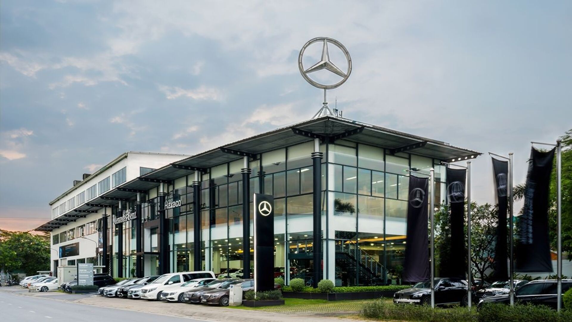 Mercedes-Benz Việt Nam bị phạt 140 triệu đồng vì bán các thiết bị viễn thông trái quy định - Ảnh 1.