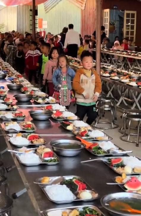 Loạt suất cơm 26k của Lê Anh Nuôi được chia sẻ lại rần rần giữa thông tin gây phẫn nộ về bữa ăn của học sinh bị cắt xén - Ảnh 3.